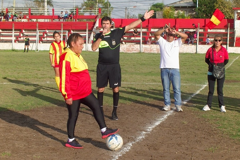 EL FÚTBOL FEMENINO COMENZÓ CON CUATRO PARTIDOS