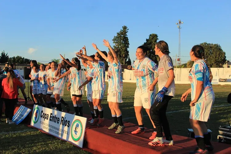 DEFENSORES DE LA CONSTITUCIÓN CAMPEONAS DE LA COPA ENTRE RÍOS