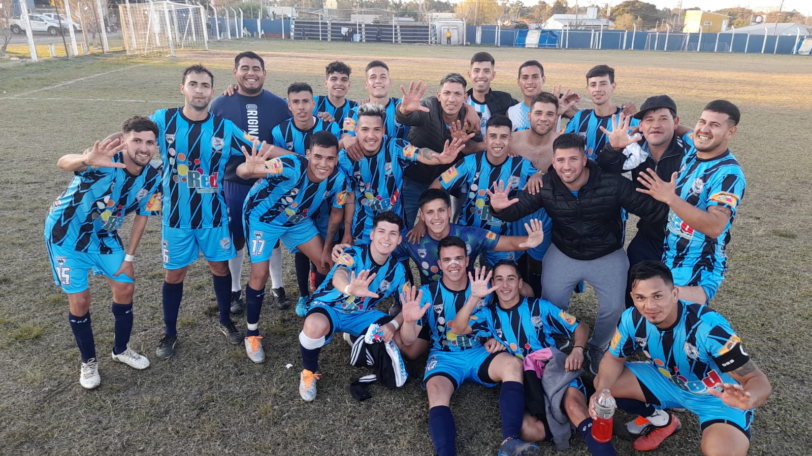 Juventud se afianza. Estudiantes y Constitución ganaron y están en zona de Petit