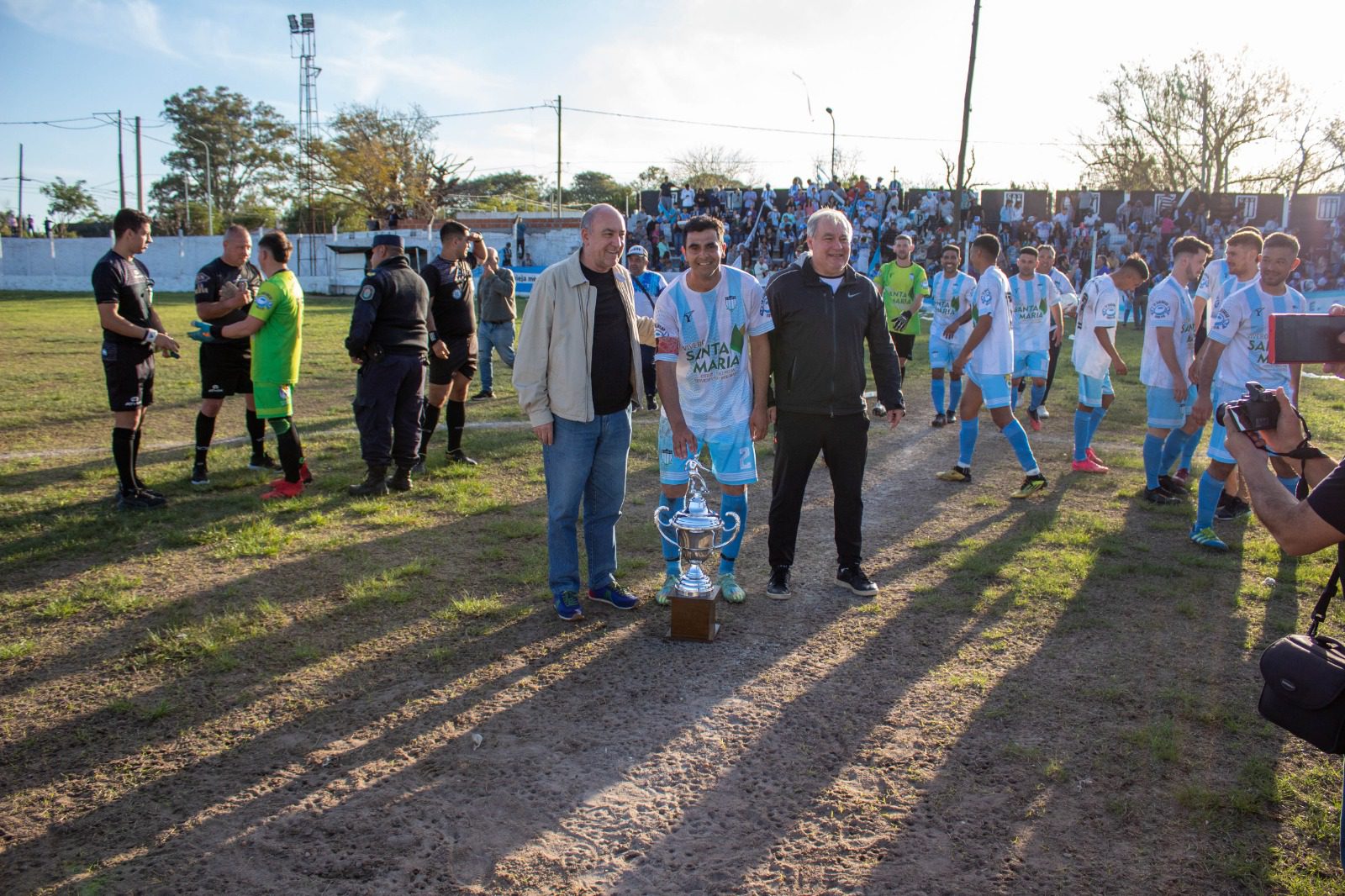 Alberdi es el nuevo campeón de la Primera B y vuelve a la «A»