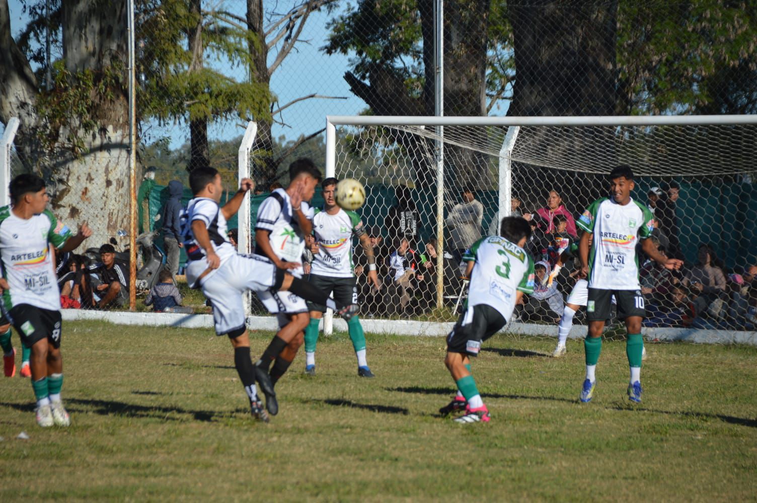 Empate de líderes en la Zona 1 y Almirante se acerca. En la Zona 2 Ferro estira ventajas