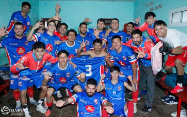 Almirante venció a Atlético Charrúas y sigue acechando al puntero