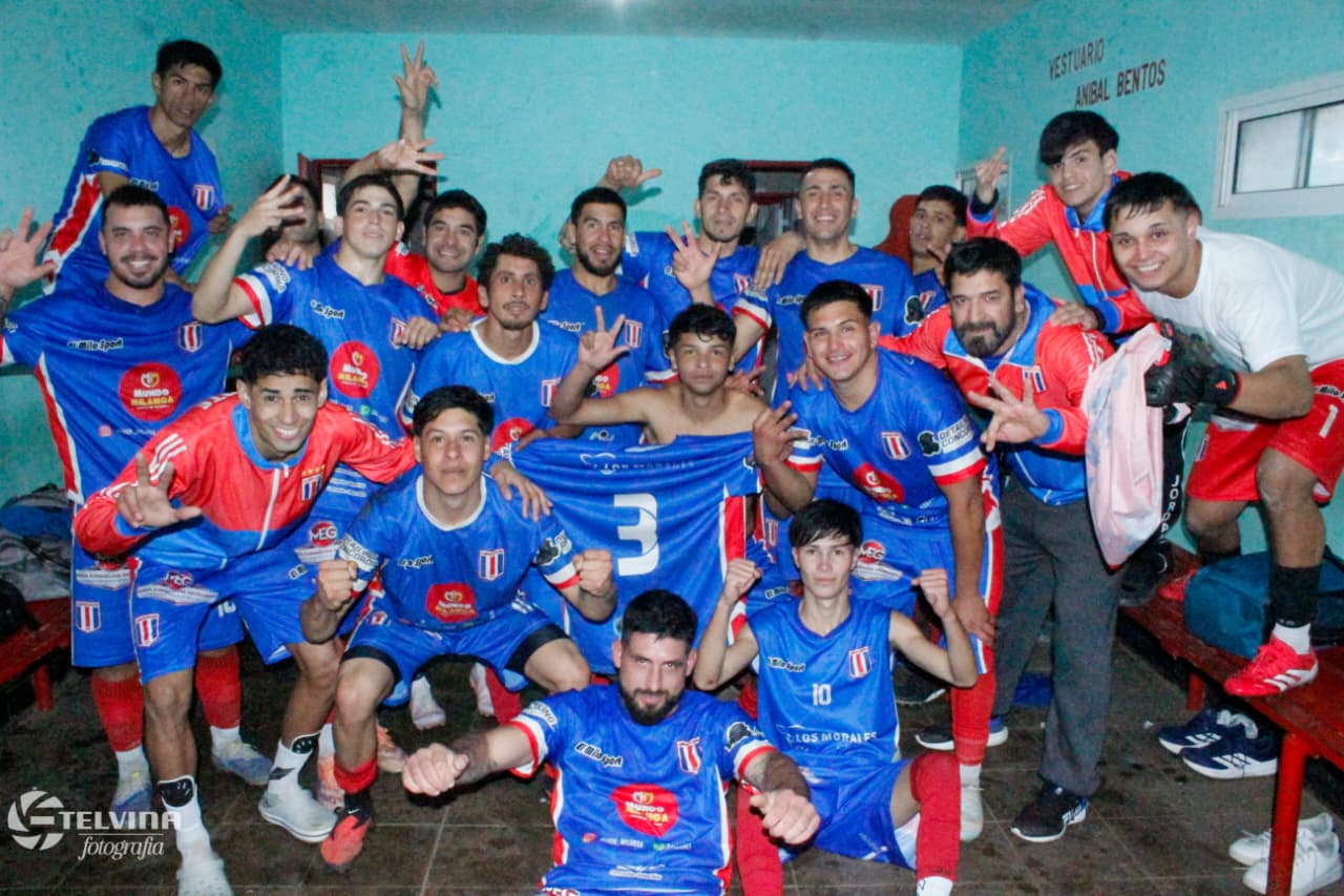 Almirante venció a Atlético Charrúas y sigue acechando al puntero