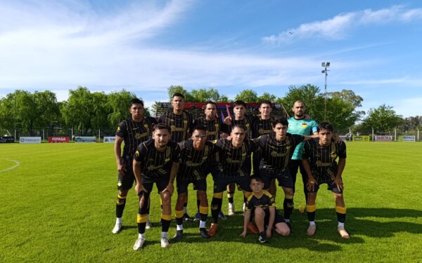 Comunicaciones clasificó puntero e invicto y Libertad quedó eliminado